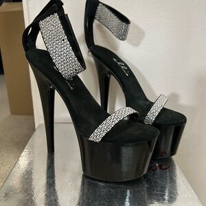 Ellie Black and rhinestone Heels NIB size 8
